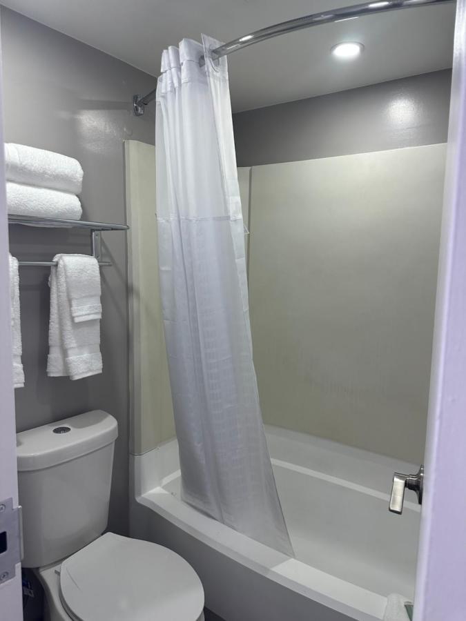 Super 8 By Wyndham Baltimore Northwest Exterior foto